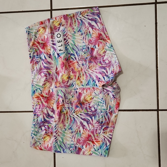 FLEO - Picture 1 of 2